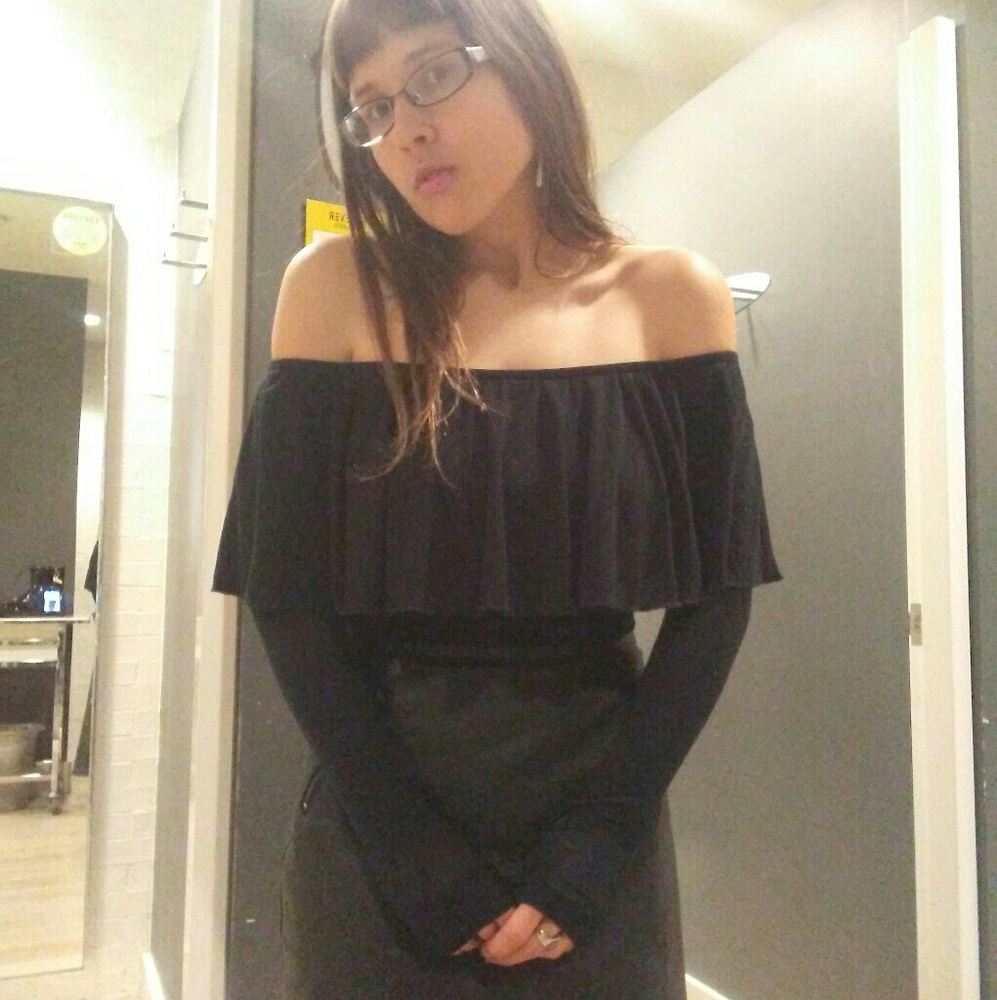 Off shoulder ruffle bardot crop top NWT